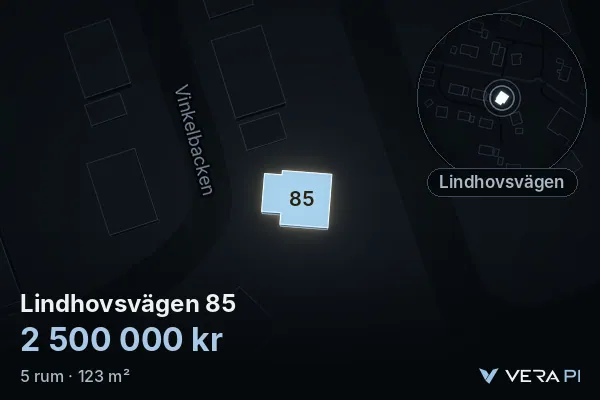 VERA PI:s bild av Lindhovsvägen 85: huset i 3D, upplyst i blått, och kartan runt omkring