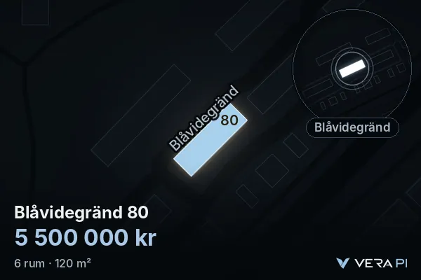VERA PI's image of Blåvidegränd 80: the building in 3D, lit in blue, and the map around it