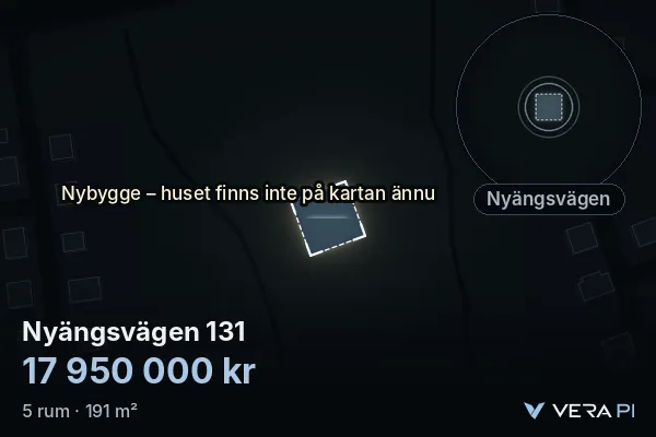 VERA PI:s bild av Nyängsvägen 131: huset i 3D, upplyst i blått, och kartan runt omkring