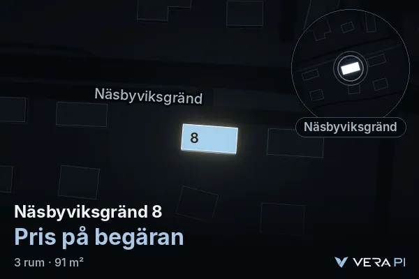 VERA PI:s bild av Näsbyviksgränd 8: huset i 3D, upplyst i blått, och kartan runt omkring
