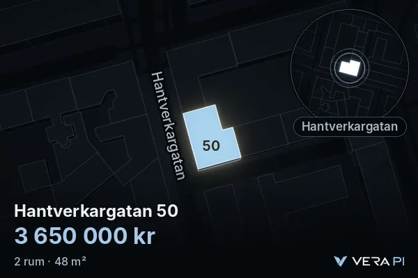 VERA PI:s bild av Hantverkargatan 50: huset i 3D, upplyst i blått, och kartan runt omkring
