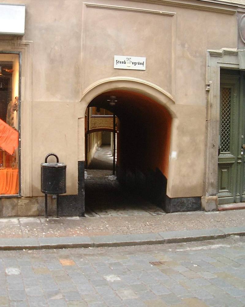 Storkyrkobrinken 8–16